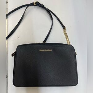 Black Michael Kors jet set crossbody purse